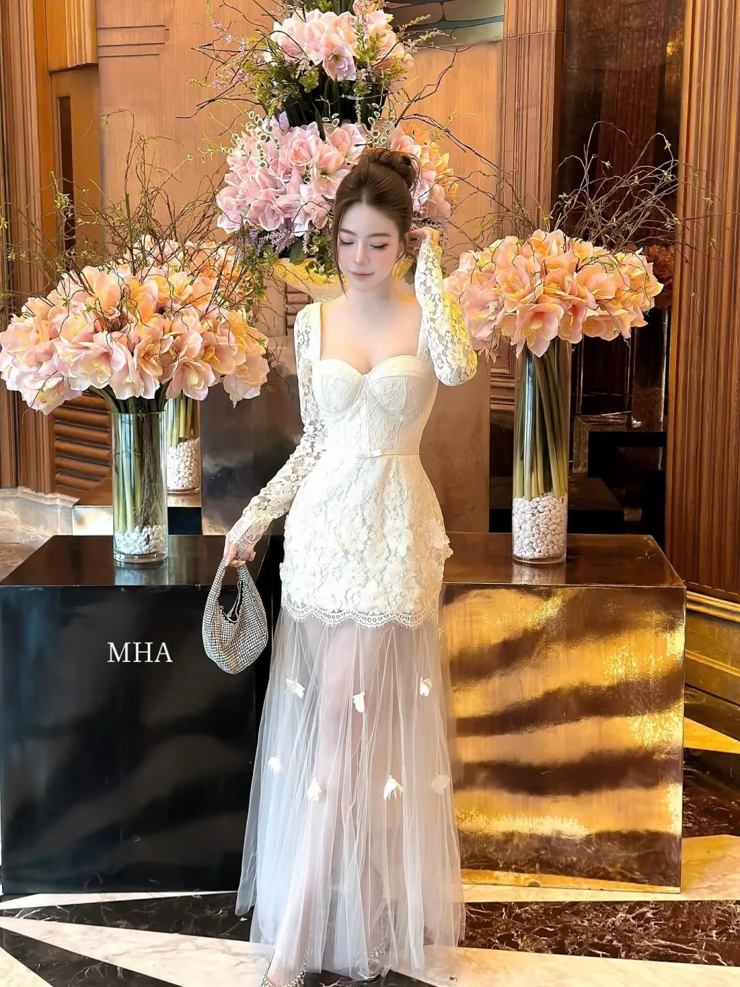 Ảnh 1 của Váy ren trắng corset tay dài nữ