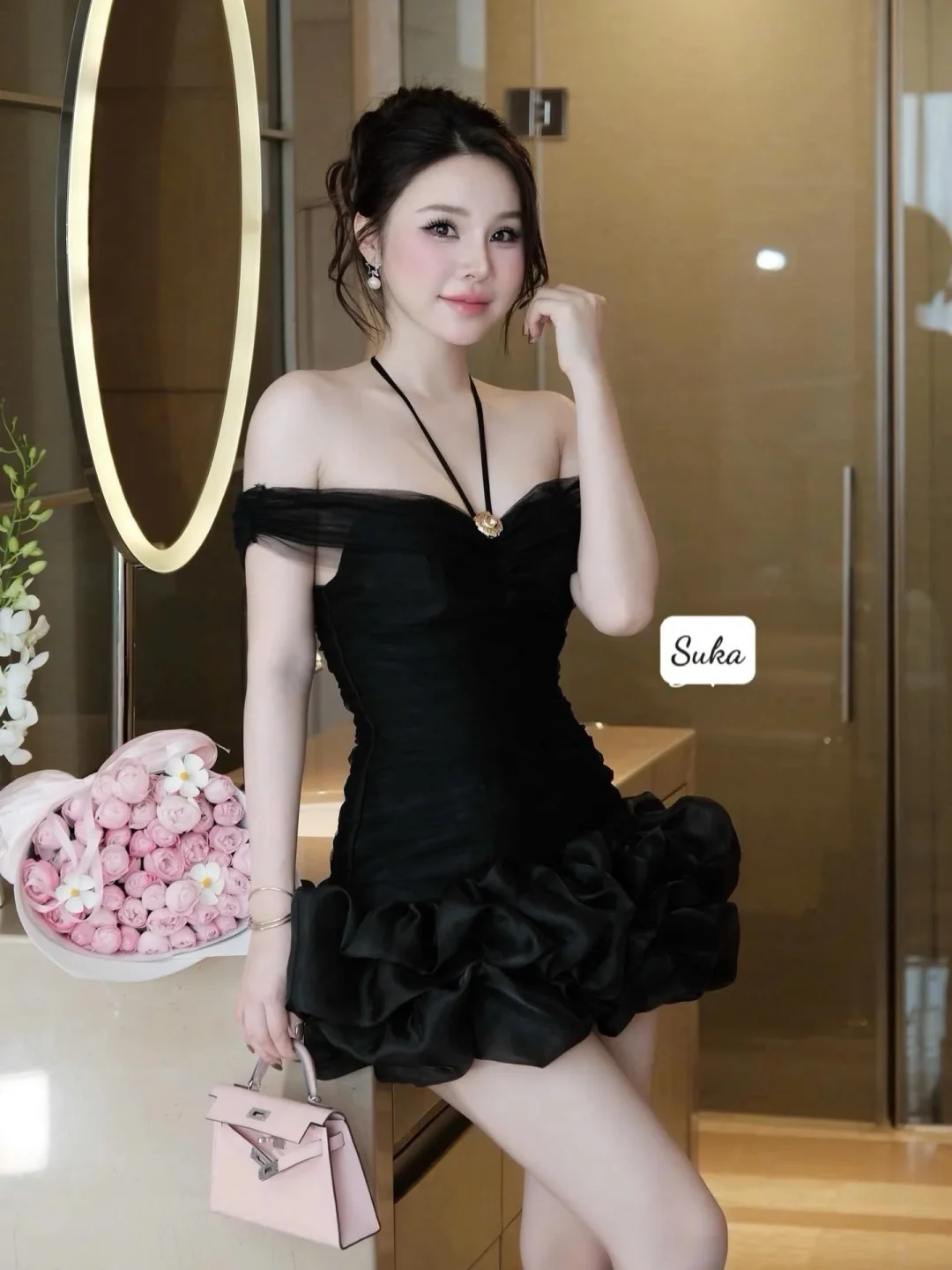 Ảnh 1 của Đầm đen trễ vai bèo nhún size M