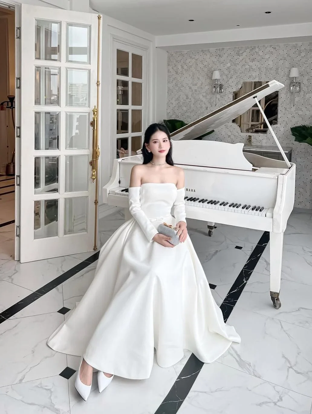 Photo 4 of Váy cưới trắng trễ vai C'lyn