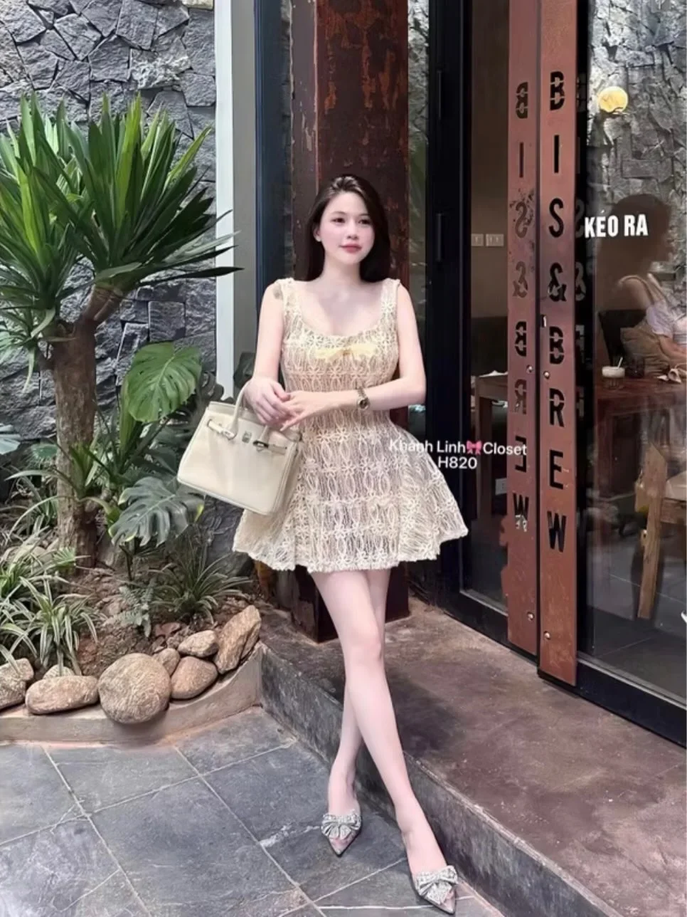 Photo 2 of Váy ren mini kem có nơ nữ