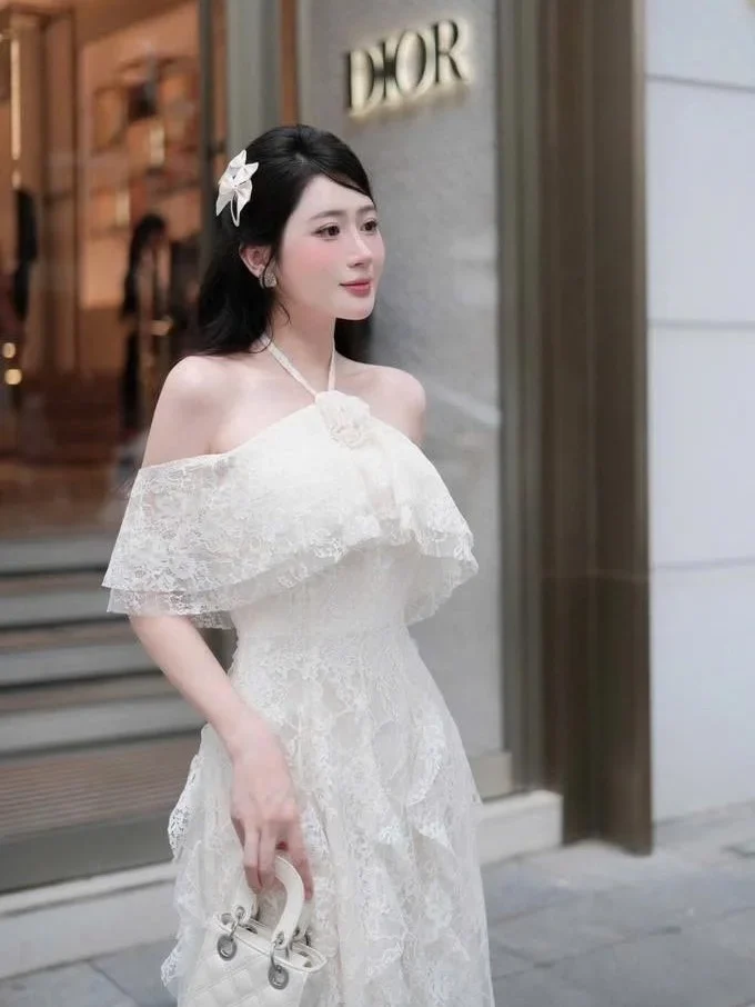 Ảnh 3 của Váy ren trắng trễ vai dài nữ