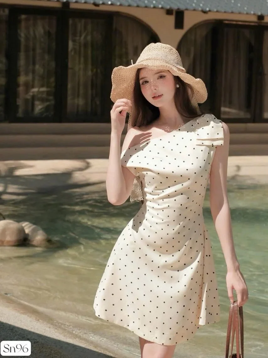 Ảnh 2 của Váy chấm bi một vai trắng nữ