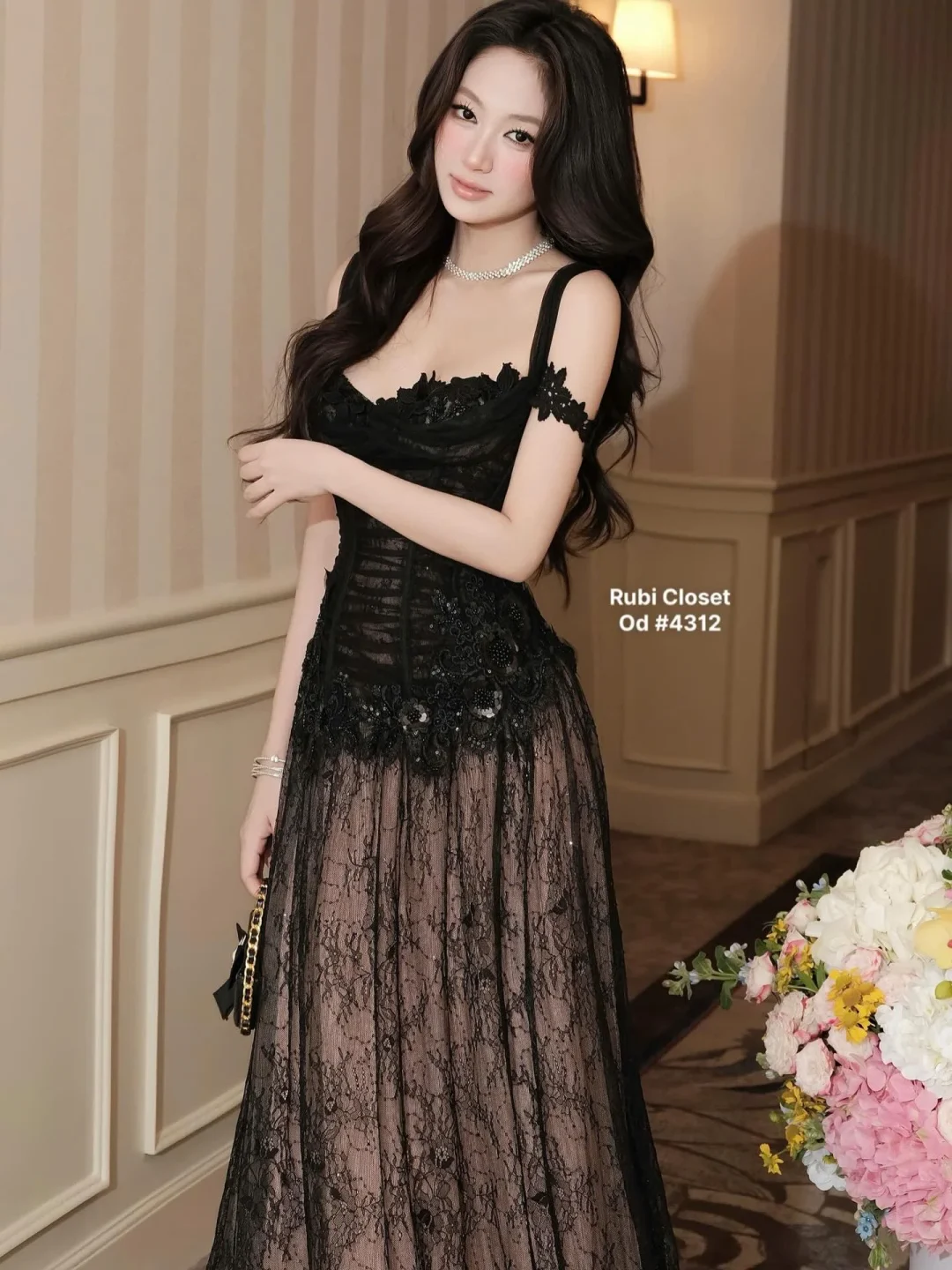 Ảnh 5 của Váy ren đen dài trễ vai dạ hội