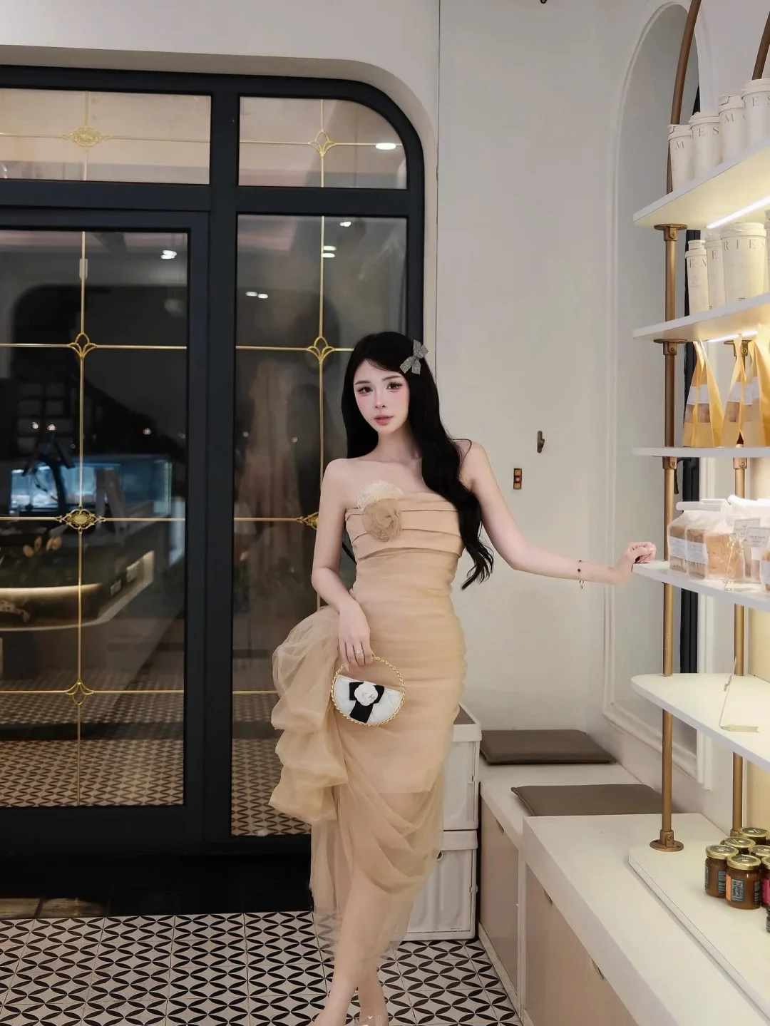 Photo 1 of Đầm cúp ngực tulle be nữ tính