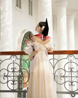 Photo 1 of Váy tiệc trắng vai trễ Tiela M117