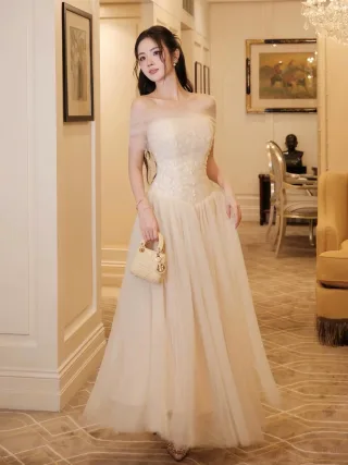 Photo 2 of Váy tiệc voan ren kem vai ngang size M