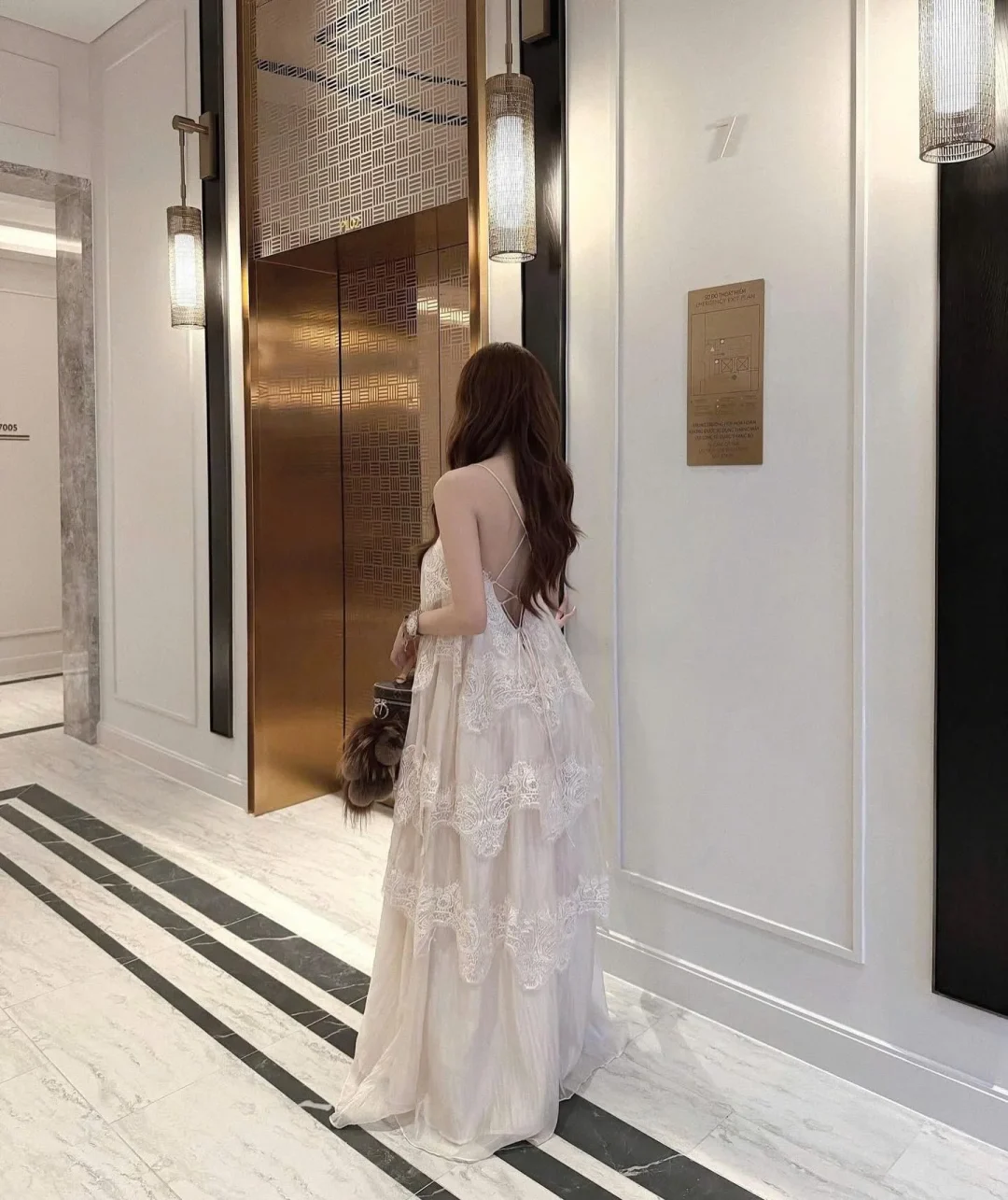Photo 1 of Váy maxi trắng tầng ren nữ