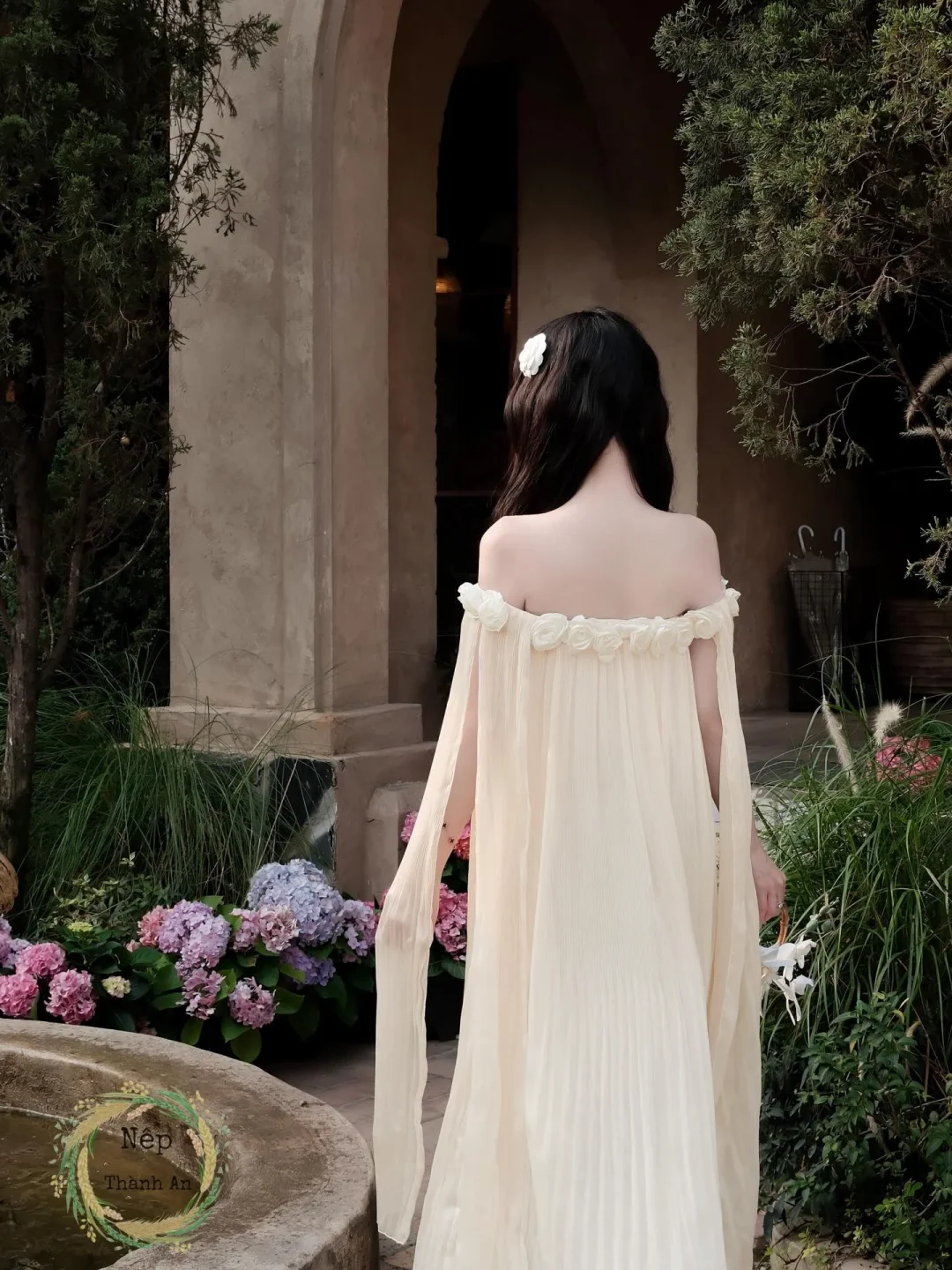 Photo 3 of Váy maxi trễ vai voan kem size M