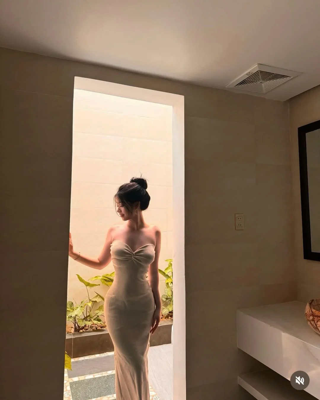 Ảnh 1 của Váy dài cúp ngực bodycon be nhạt nữ
