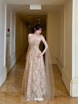 Photo 1 of Váy dạ hội ren hoa be nhạt nữ
