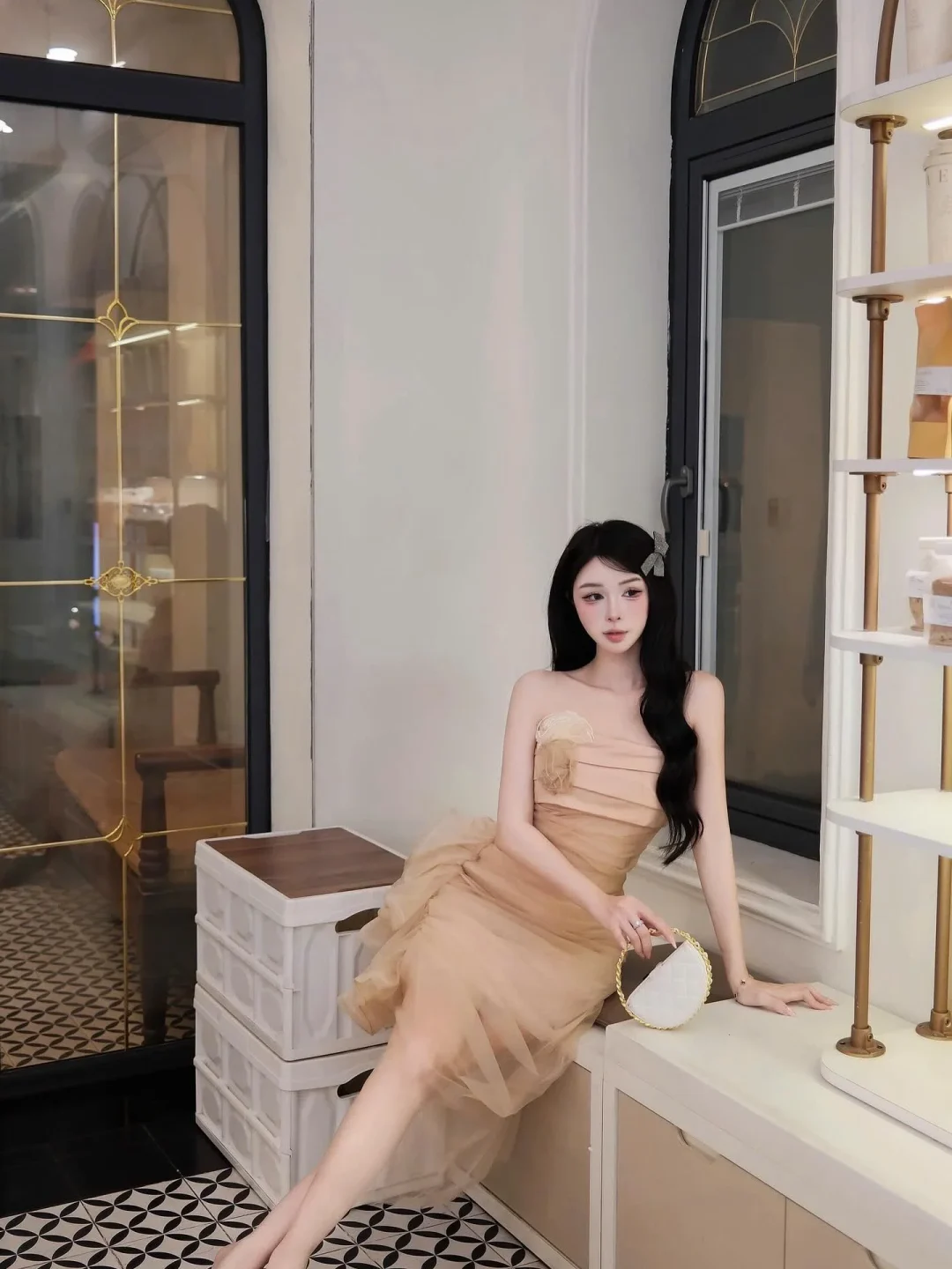 Photo 3 of Đầm cúp ngực tulle be nữ tính