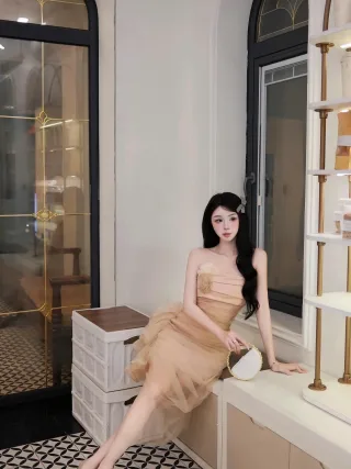 Photo 3 of Đầm cúp ngực tulle be nữ tính