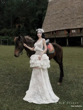 Photo 1 of Váy ren trắng dài hai dây size M