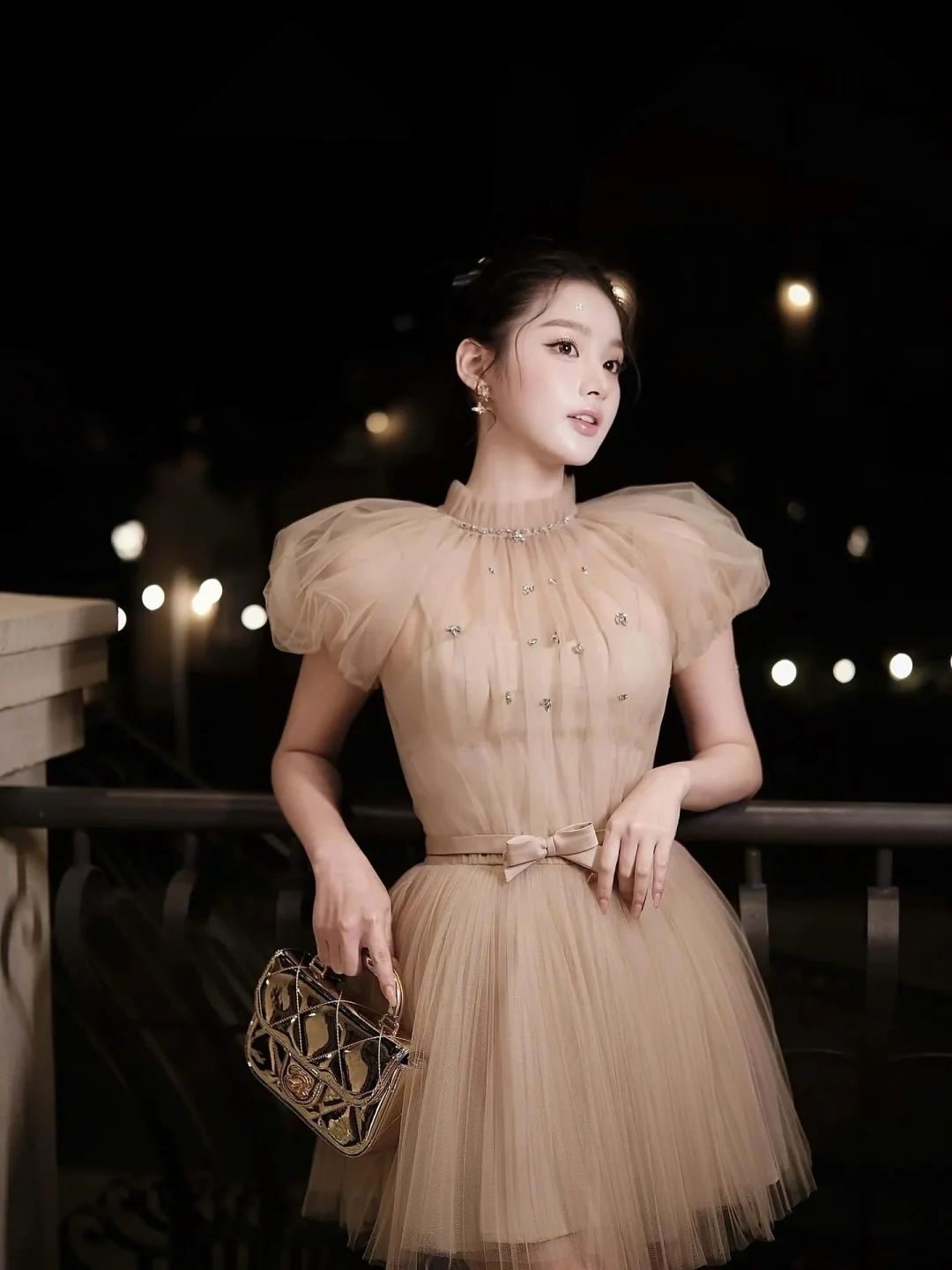 Ảnh 1 của Váy tulle dạ hội be nhạt tay phồng