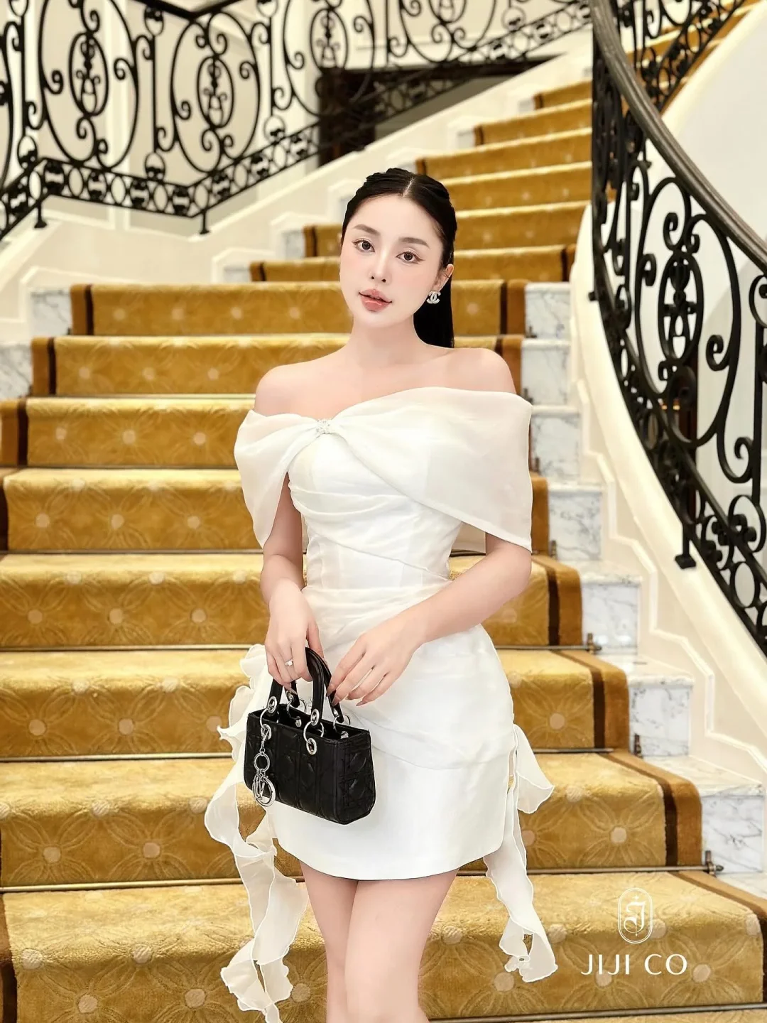 Photo 2 of Đầm trắng trễ vai Jijico TC Dress