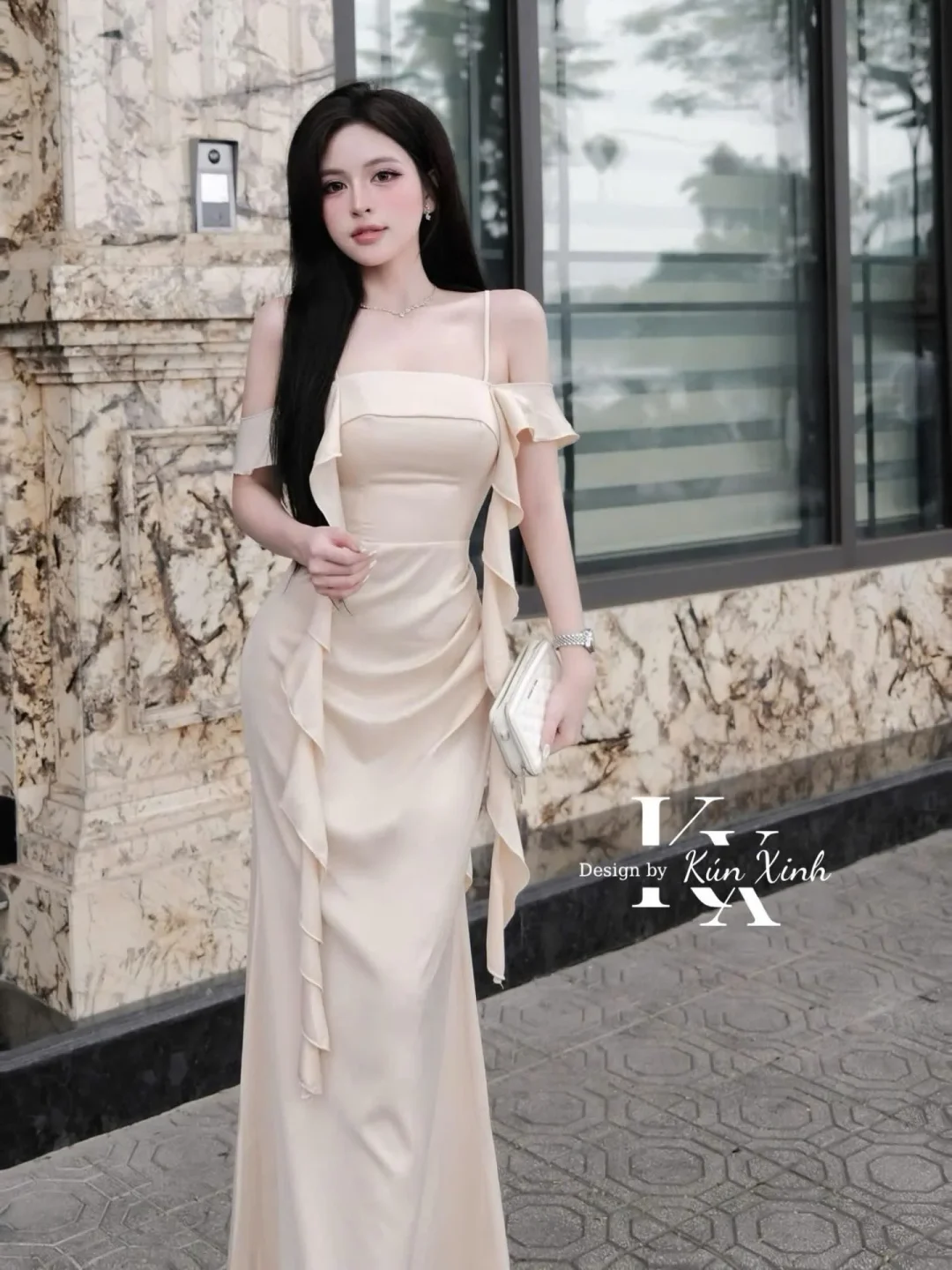 Ảnh 1 của Váy dạ hội lụa kem trễ vai nữ