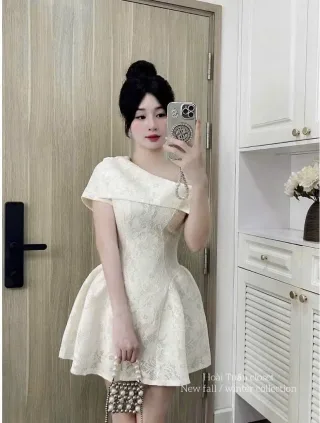 Ảnh 1 của Váy ren trắng trễ vai nữ dự tiệc