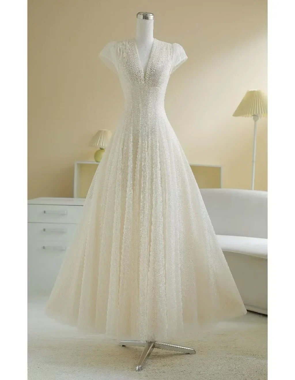 Ảnh 2 của Đầm Ren Dài Vintage Trắng Sò Vintage