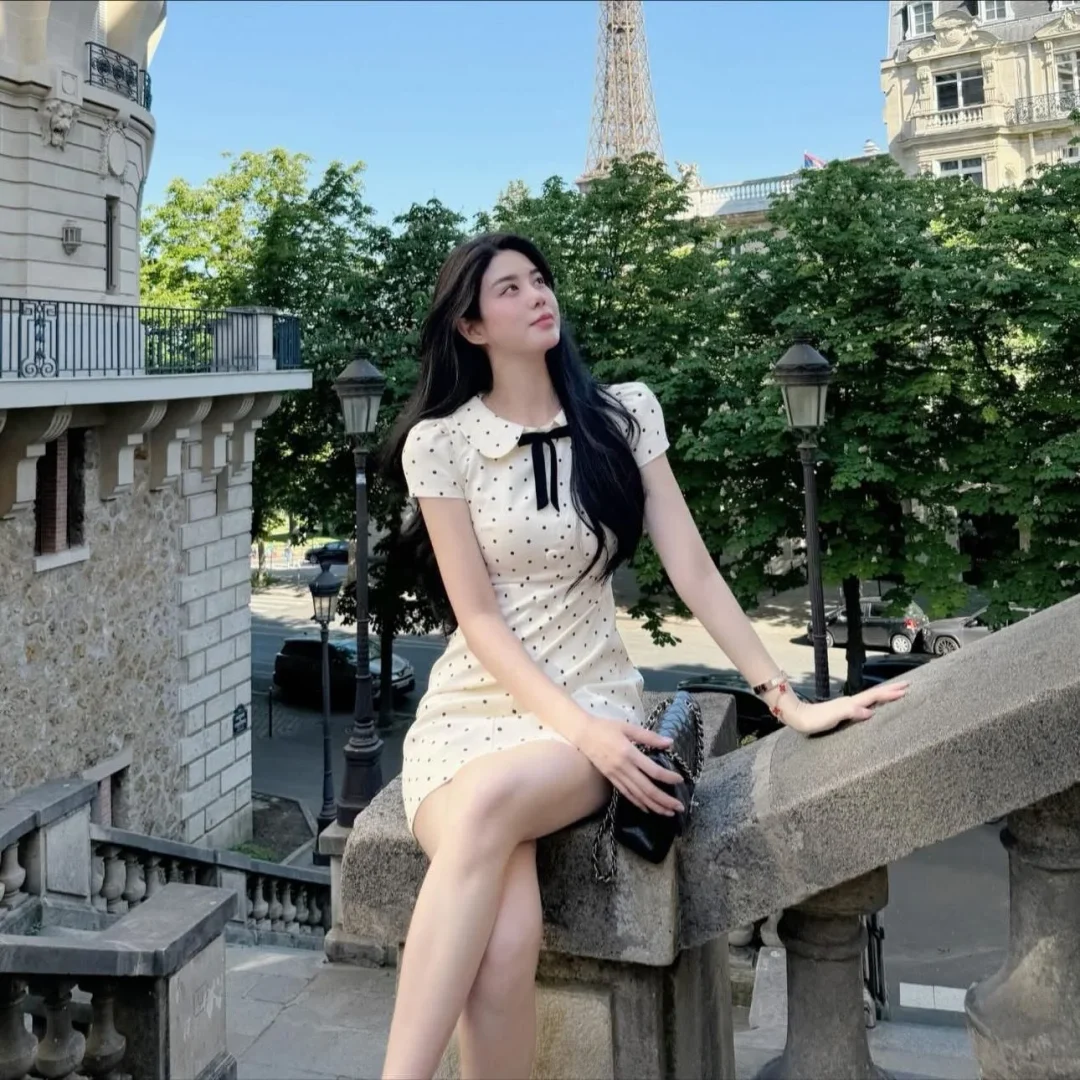 Photo 2 of Váy chấm bi trắng cổ búp bê nữ