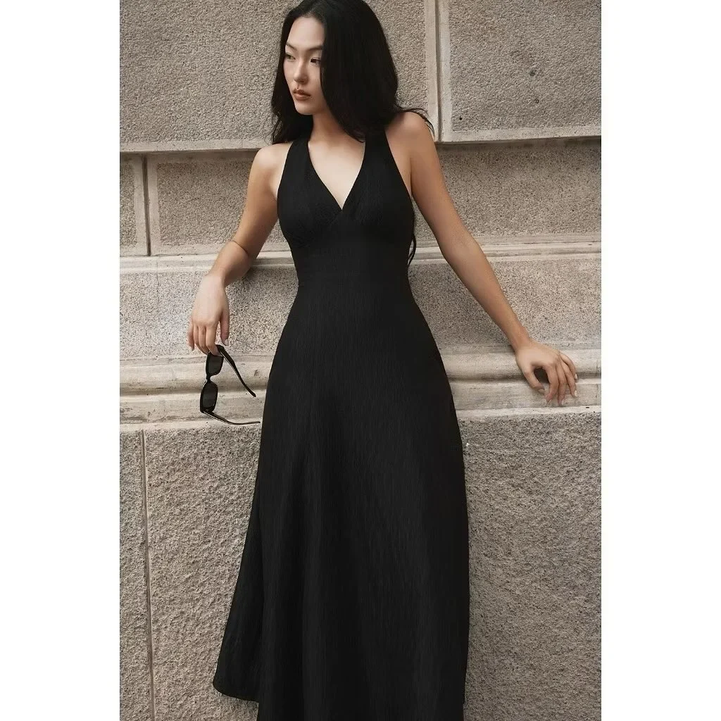 Photo 1 of Đầm maxi đen cổ yếm Rechic size M