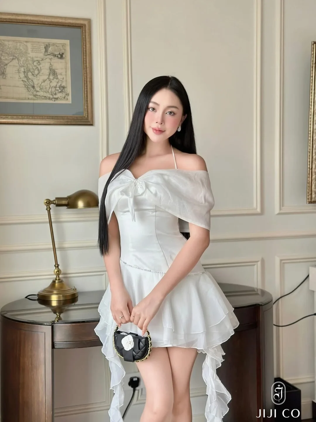 Ảnh 2 của Váy tiệc lụa trắng trễ vai Jijico