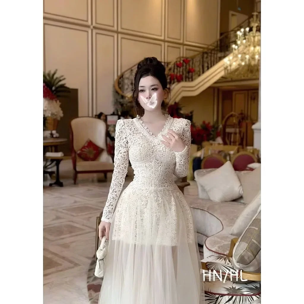Photo 4 of Váy dạ hội ren trắng kem tay dài