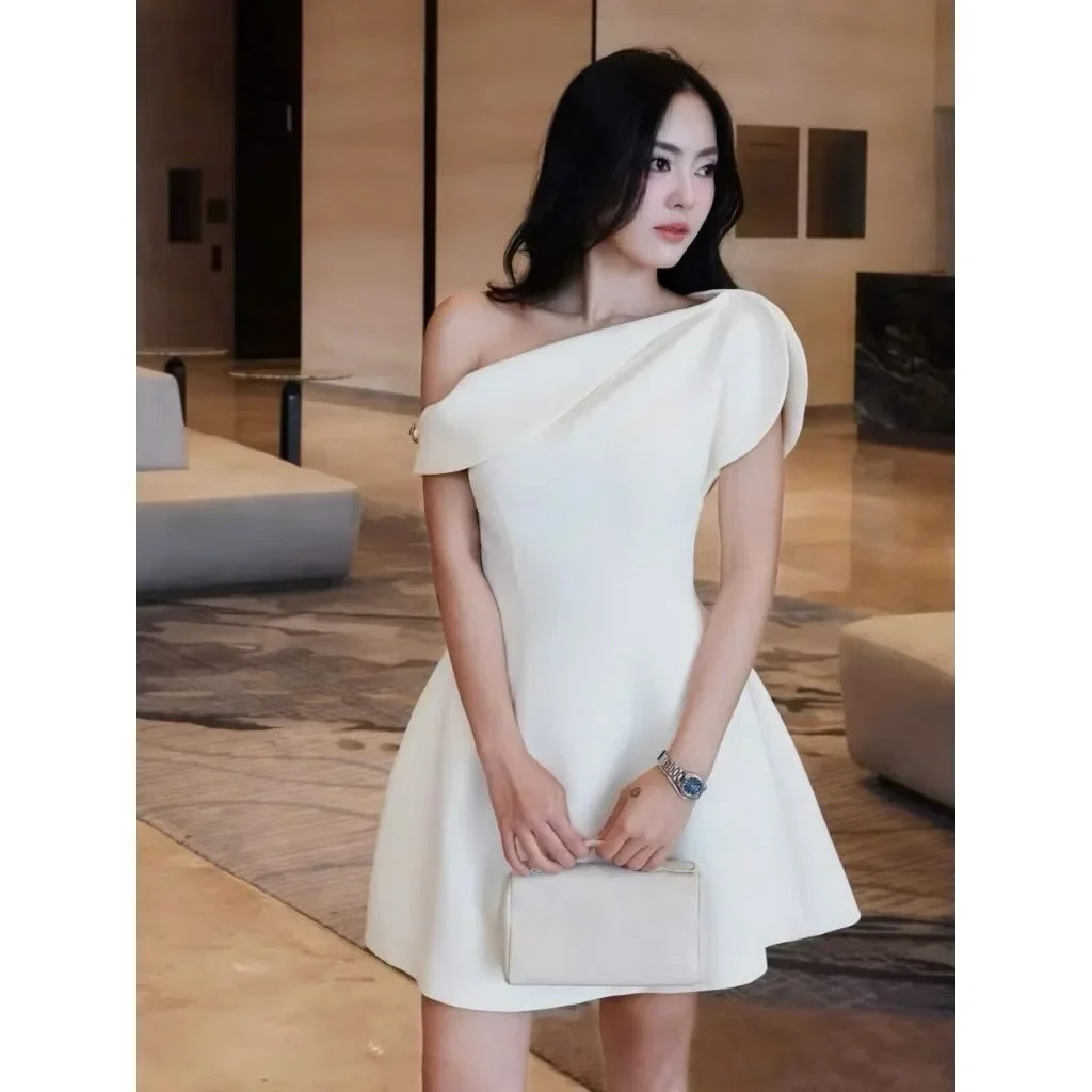 Ảnh 2 của Đầm trắng một vai ngắn nữ thanh lịch