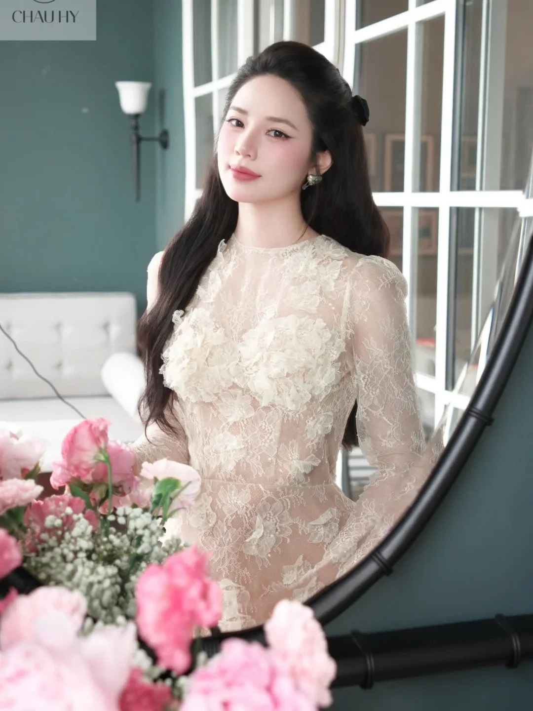 Photo 5 of Váy ren hoa mini màu kem size M