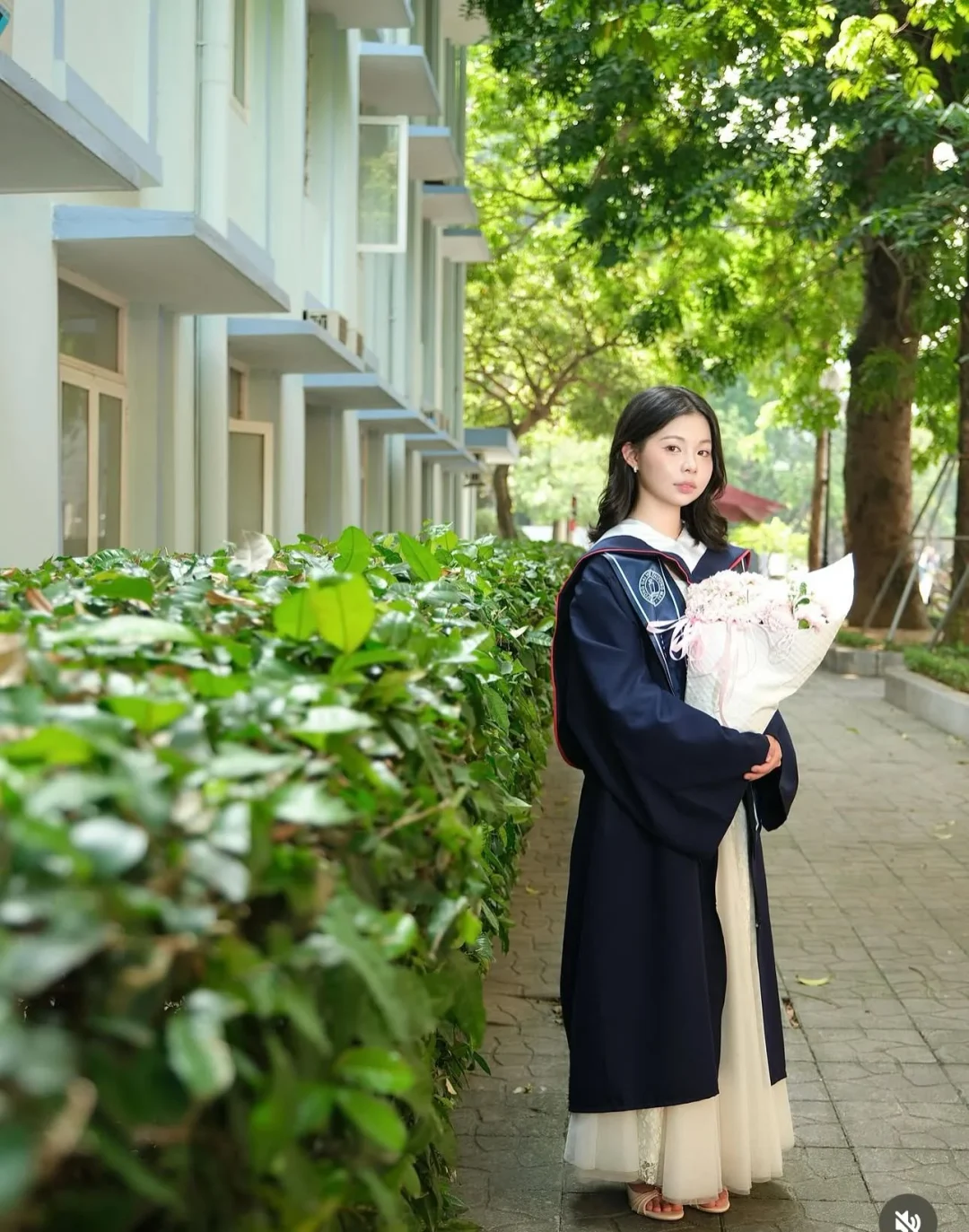 Ảnh 3 của Váy maxi ren trắng Tiela nữ