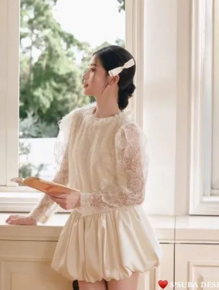 Photo 1 of Set áo ren tay phồng chân váy satin kem