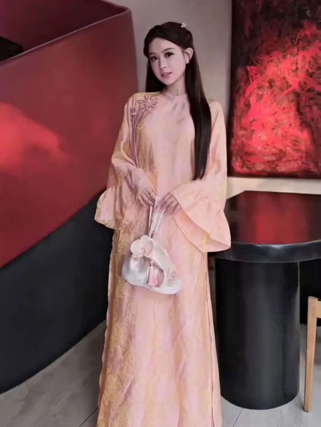 Photo 1 of Áo dài nữ cách tân tay loe hồng pastel