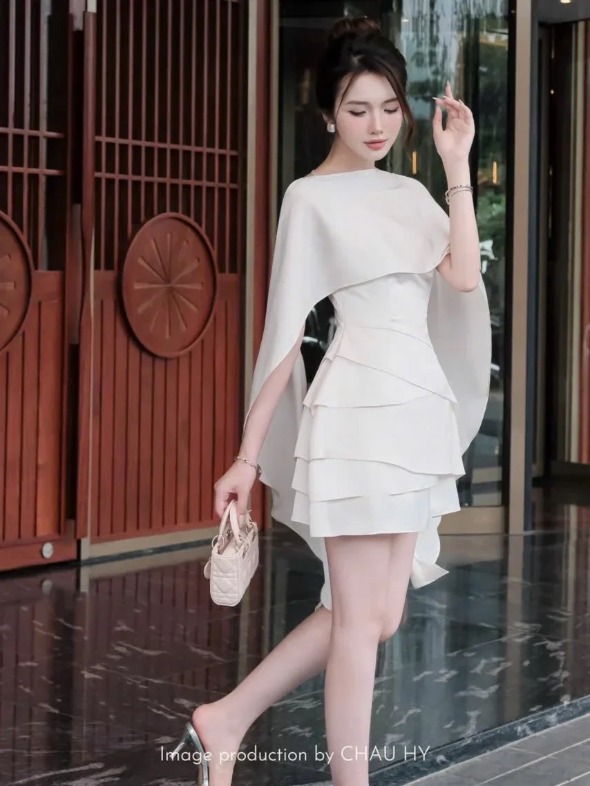 Photo 3 of Đầm trắng tay cape mini nữ sang trọng