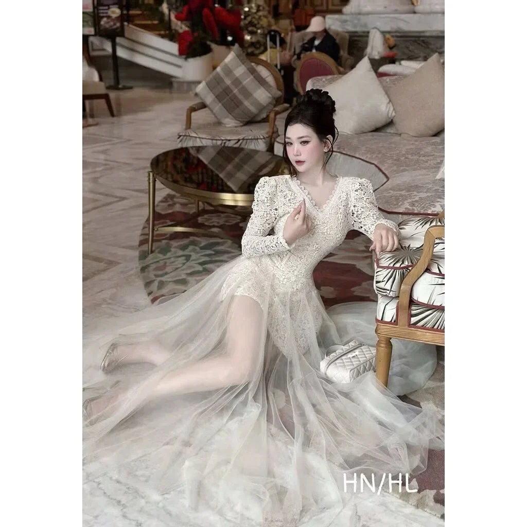 Photo 3 of Váy dạ hội ren trắng kem tay dài
