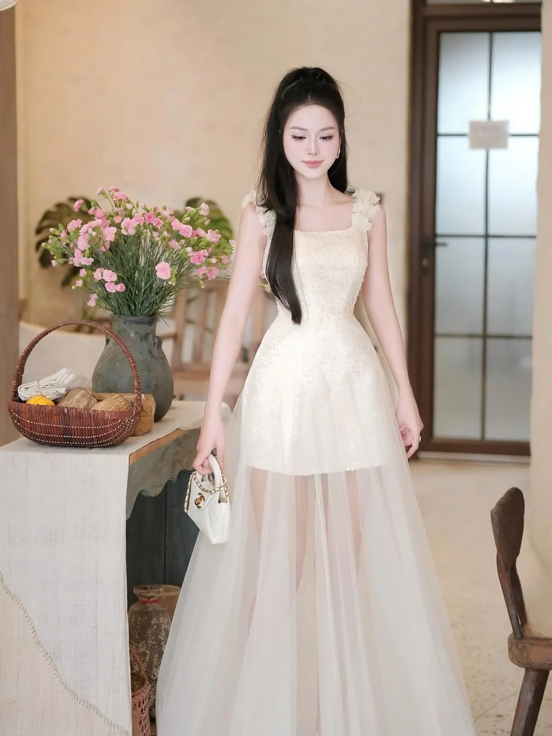 Ảnh 2 của Váy tiệc trắng ngắn đính hoa nữ