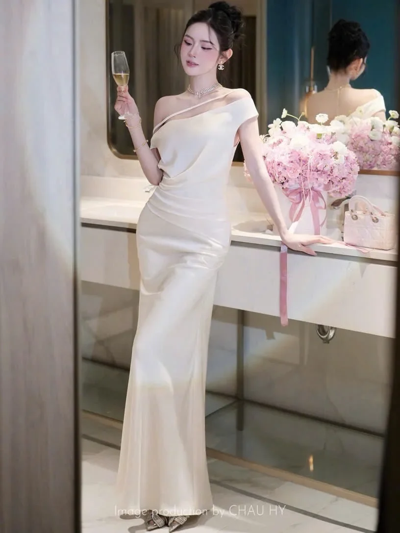 Ảnh 2 của Đầm dạ hội trễ vai trắng lụa nữ