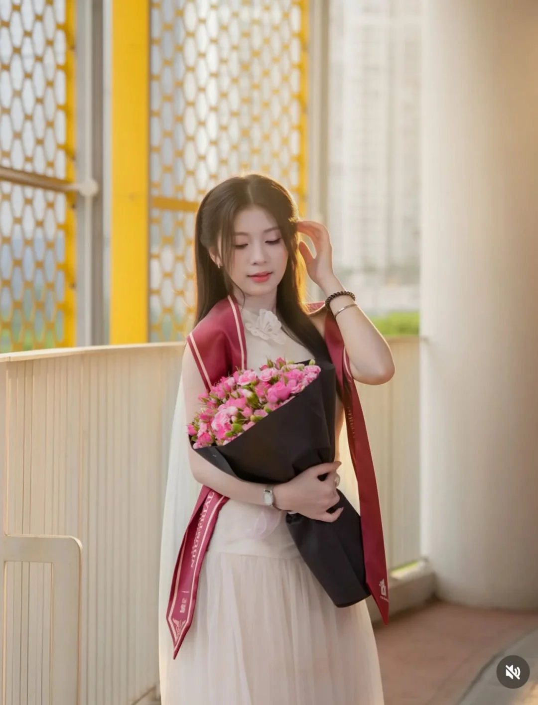 Ảnh 2 của Váy tốt nghiệp trắng voan nữ Khâu