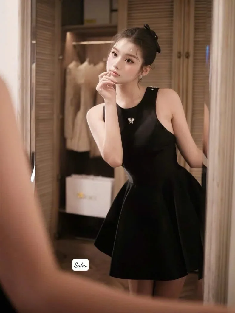 Ảnh 3 của Đầm đen satin ôm body dự tiệc size M