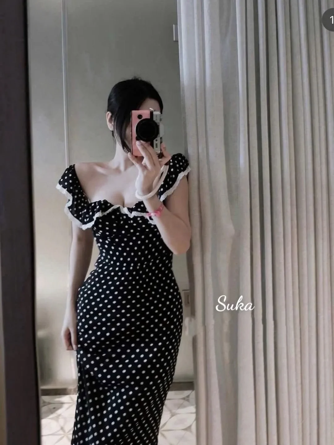 Ảnh 1 của Váy midi chấm bi trễ vai size M