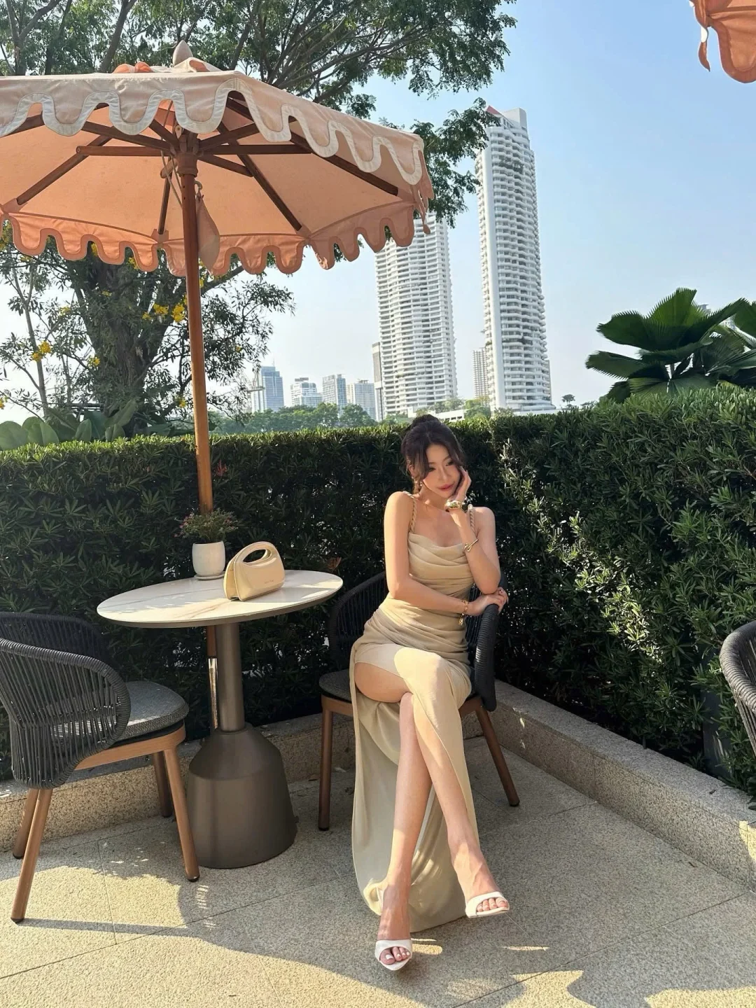 Photo 5 of Đầm maxi be xếp nếp size M nữ