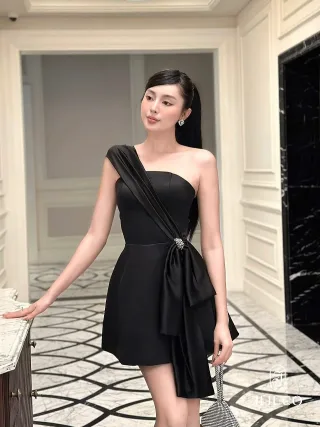 Ảnh 1 của Váy tiệc đen một vai Jijico