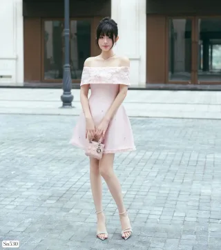 Ảnh 2 của Đầm trễ vai hồng pastel ngắn nữ size M