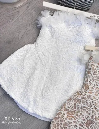 Ảnh 4 của Váy ngắn trắng strapless hoa nổi nữ