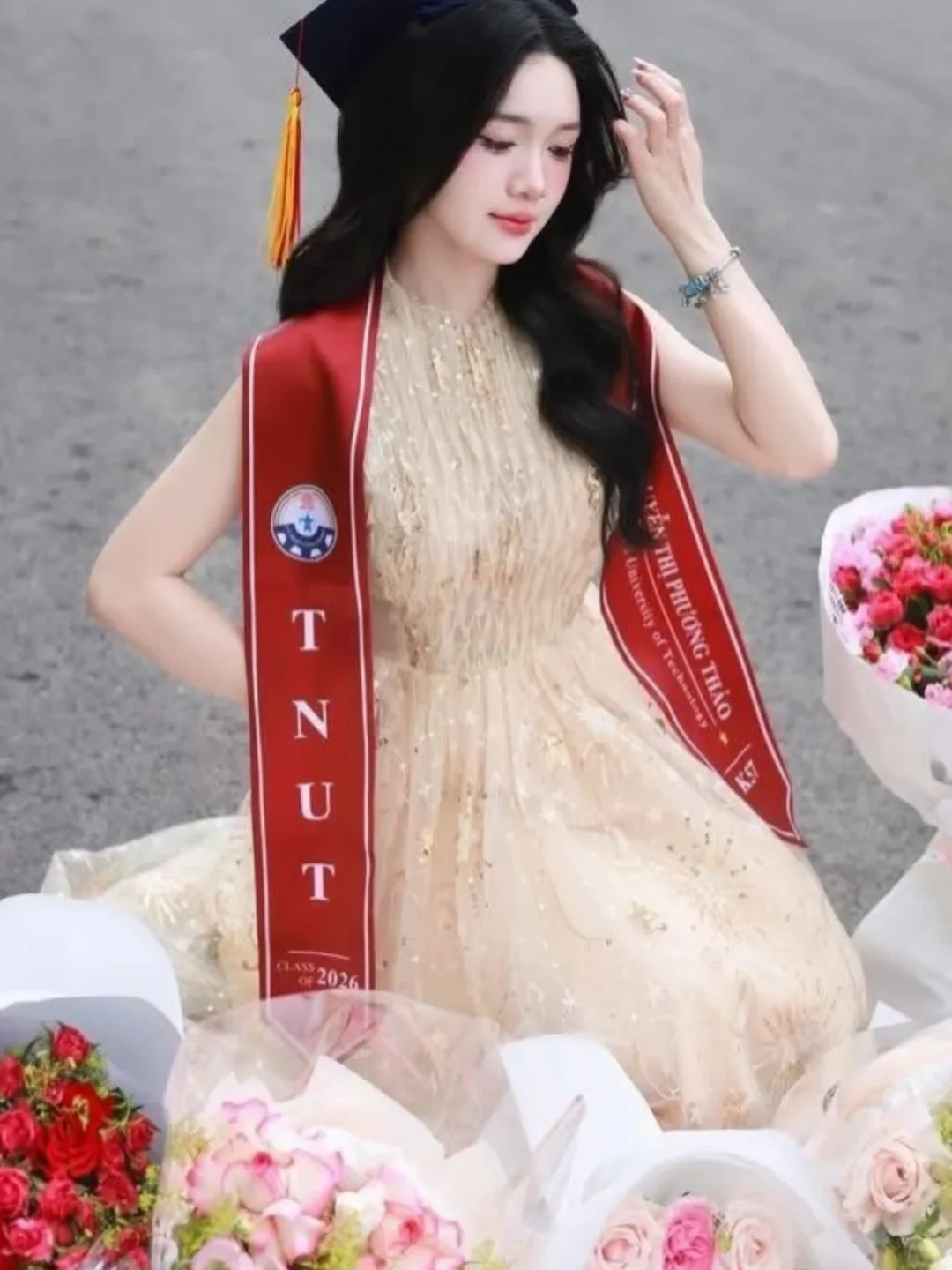 Ảnh 2 của Váy dạ hội kim tuyến A279 màu kem