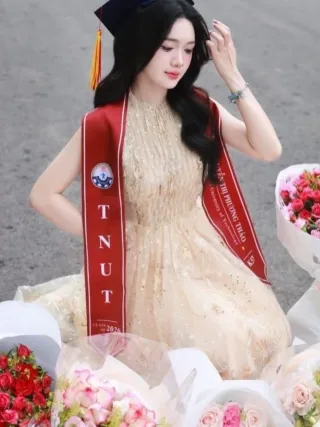 Ảnh 2 của Váy dạ hội kim tuyến A279 màu kem
