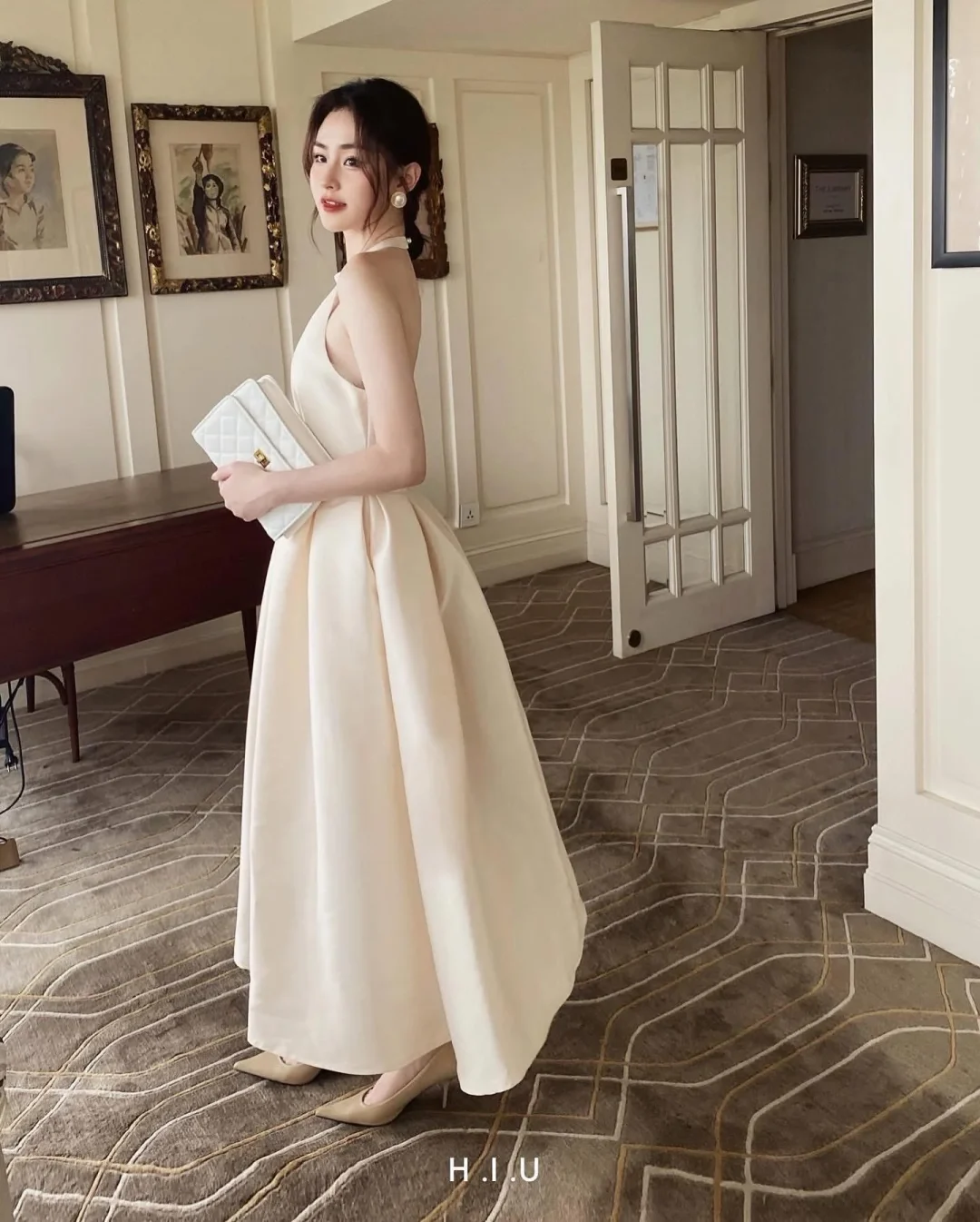 Ảnh 2 của Đầm midi cổ yếm màu kem TC Dress