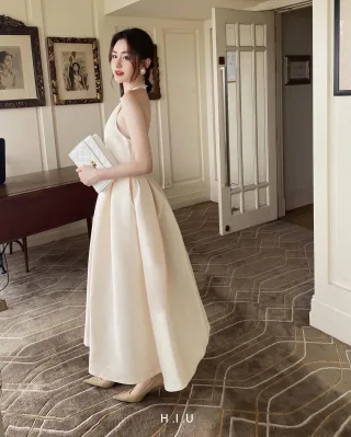 Ảnh 2 của Đầm midi cổ yếm màu kem TC Dress