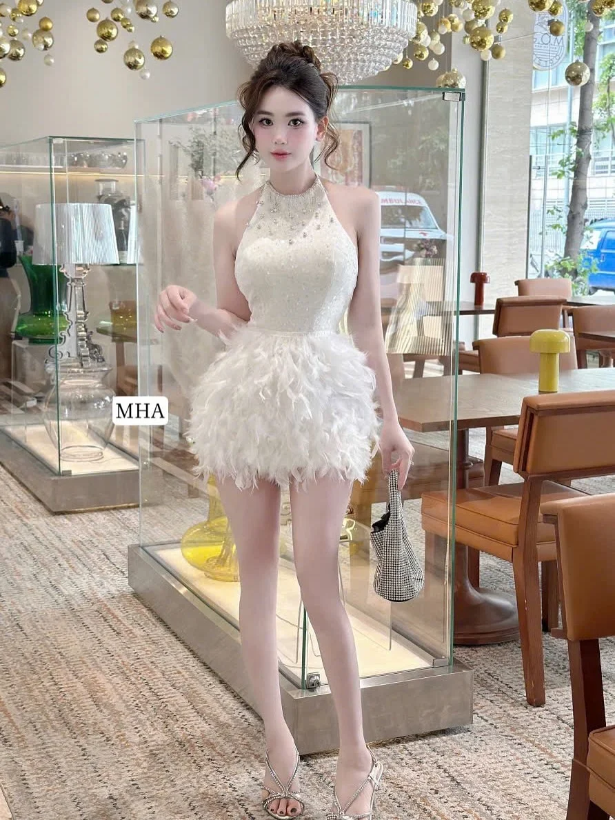 Photo 3 of Đầm ngắn lông vũ trắng TC Dress B075