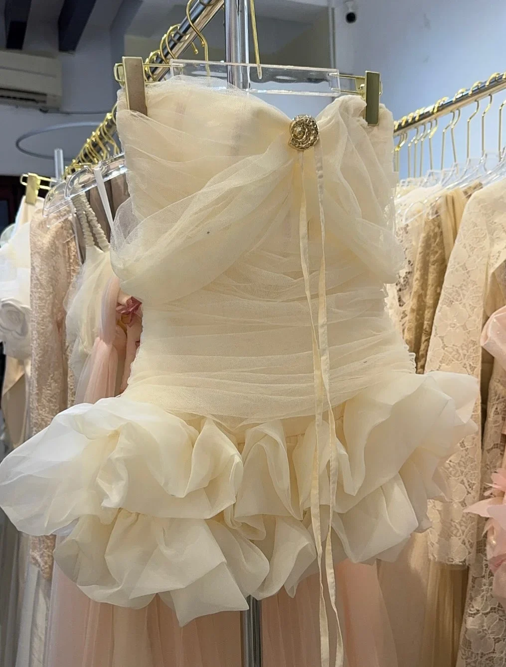 Photo 2 of Đầm ngắn trễ vai kem TC Dress