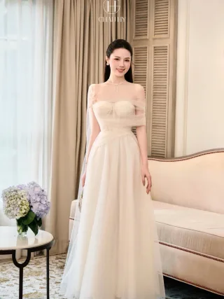 Photo 1 of Váy cưới voan trắng kem size M