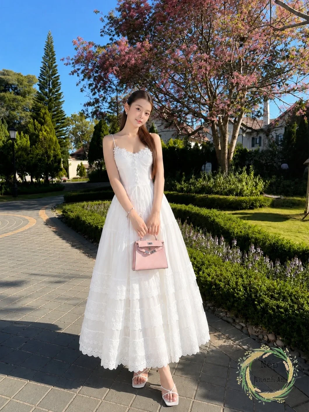 Photo 1 of Váy maxi trắng ren hai dây nữ
